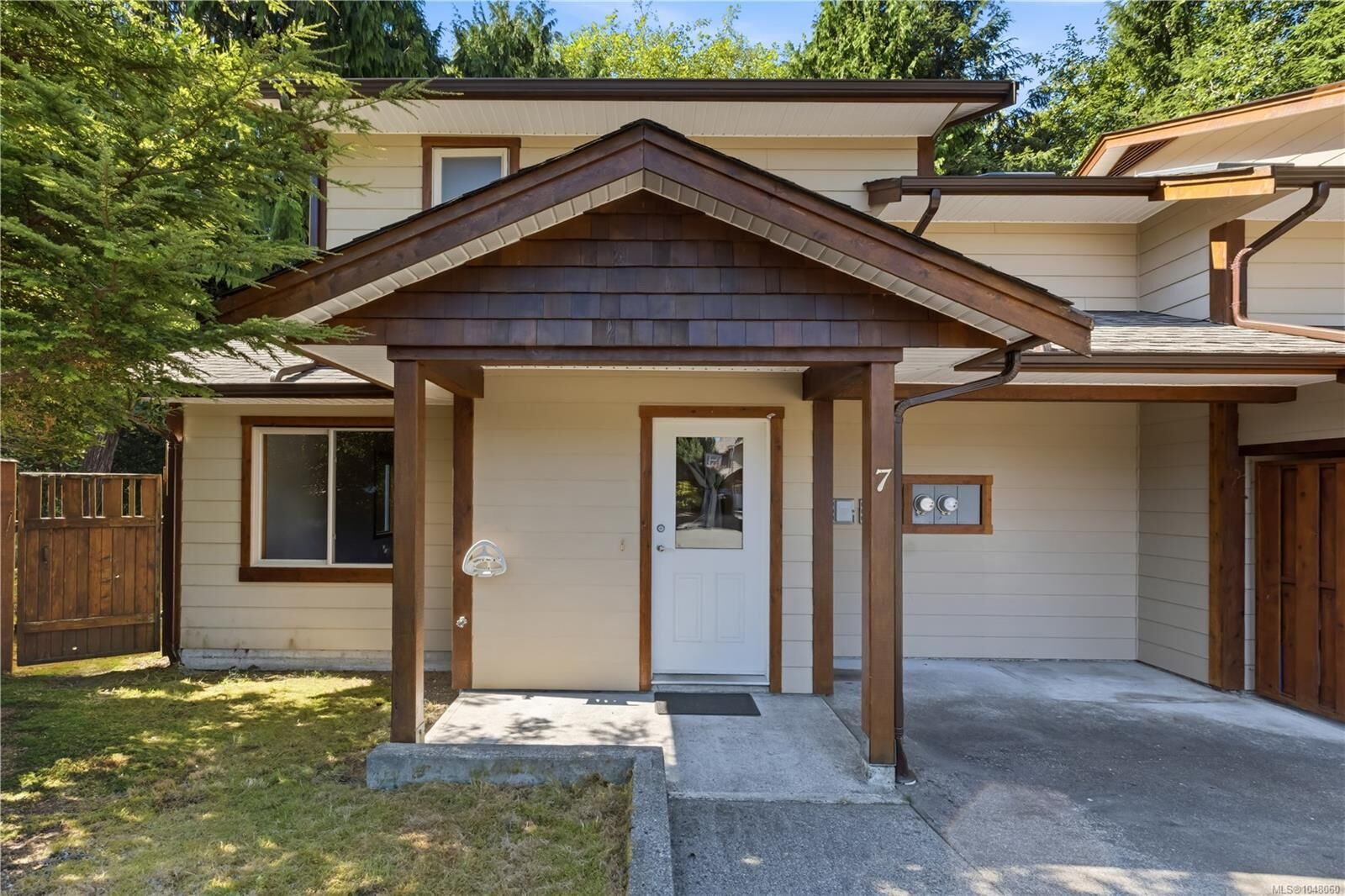 Property Photo:  1626 Holly Cres #7  BC V0R 3A0 