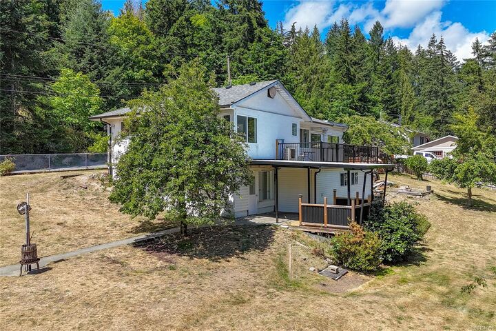 Property Photo:  2170 Elizabeth St  BC V9X 1G3 