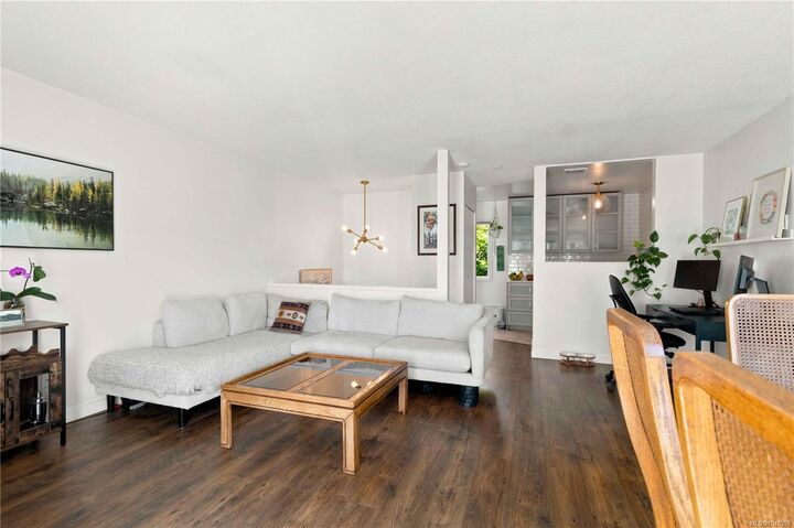 Property Photo:  210 Douglas St #2  BC V8V 2P2 
