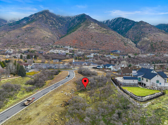 Property Photo: 5 Bent Hollow Ln UT 84092