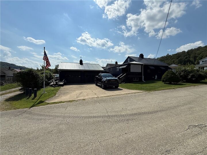 Property Photo:  58 Berry Avenue  PA 15322 