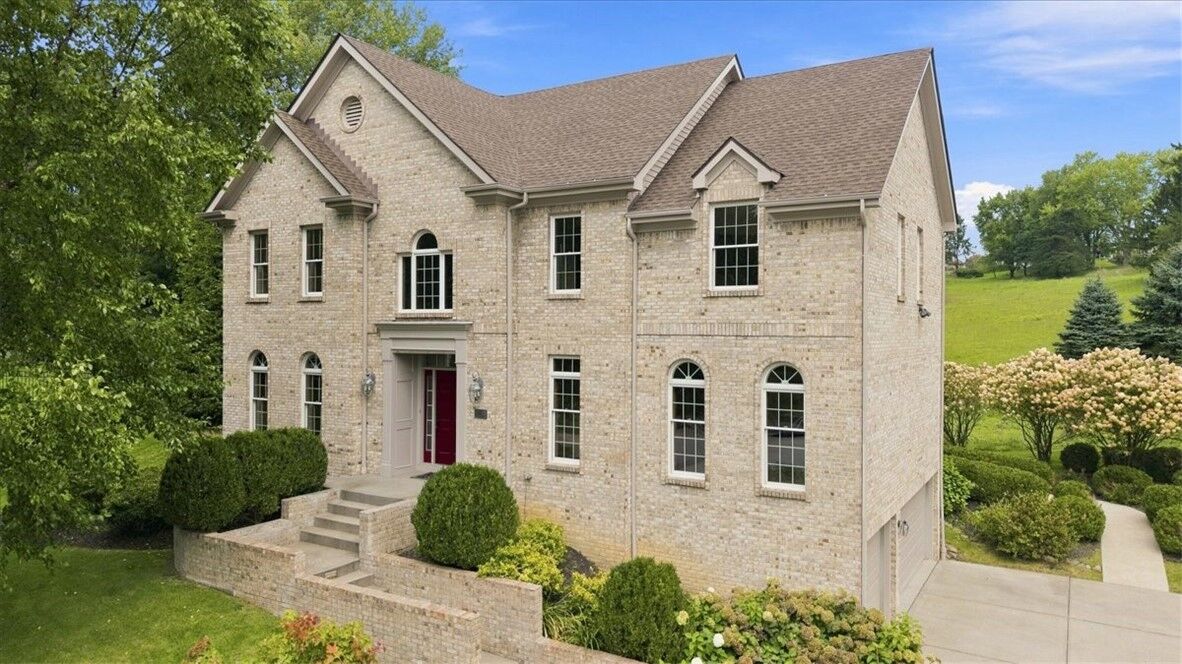 Property Photo:  123 Foxwood Dr  PA 15090 