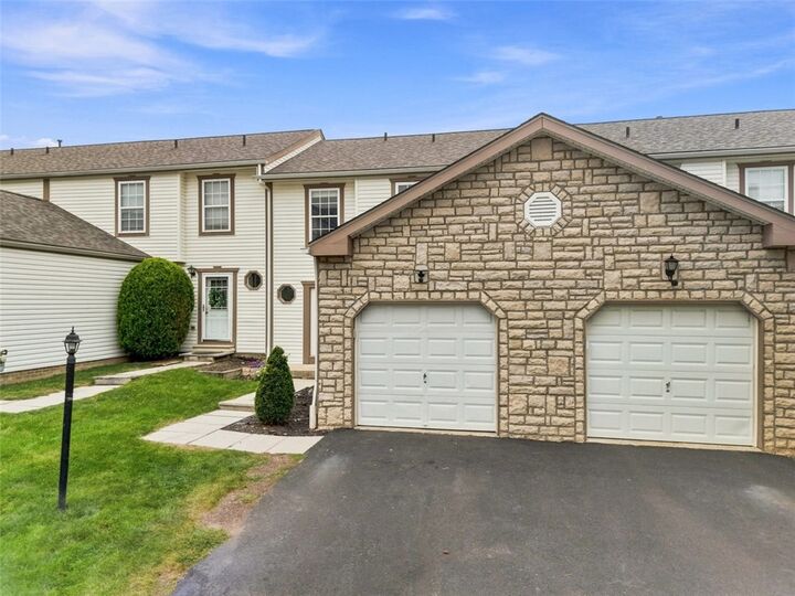 Property Photo:  203 Pine Valley Dr  PA 15126 