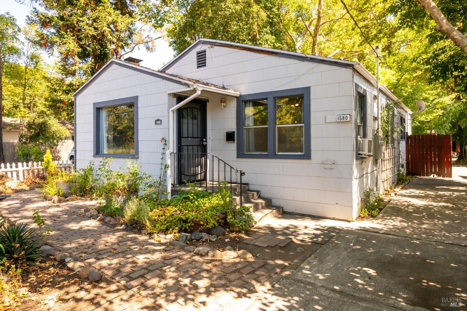 Property Photo: 1580 Humboldt Street CA 95404