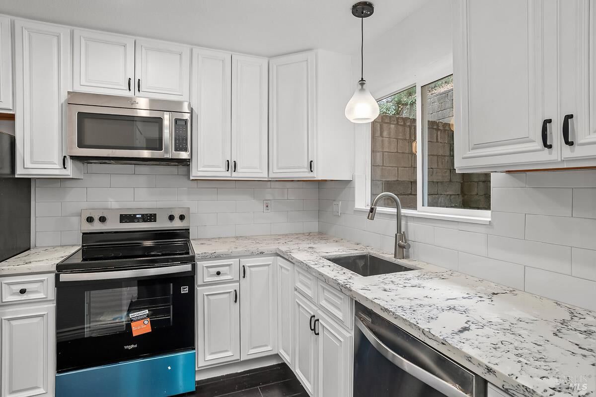 Property Photo: 10 Professional Center Parkway 14 CA 94903