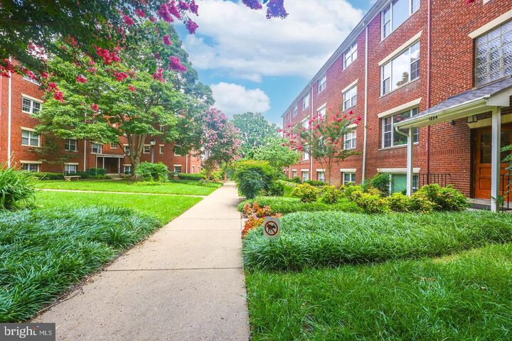 Property Photo:  1224 N Meade Street Es102  VA 22209 
