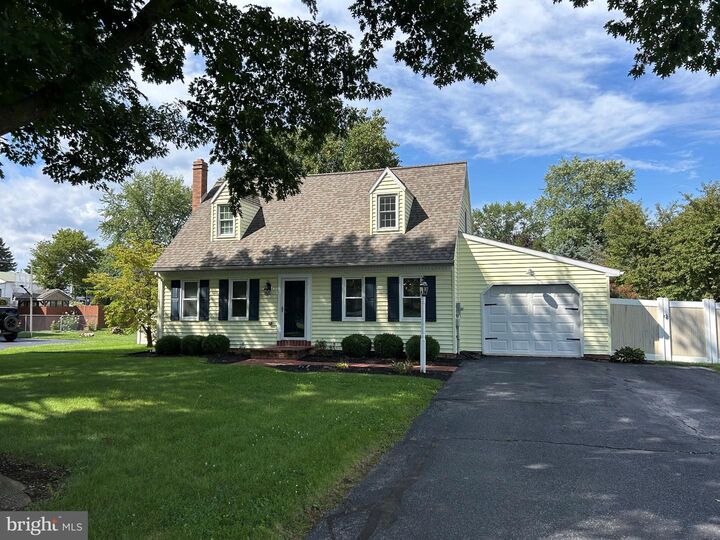 Property Photo:  27 Gwen Circle  PA 17547 