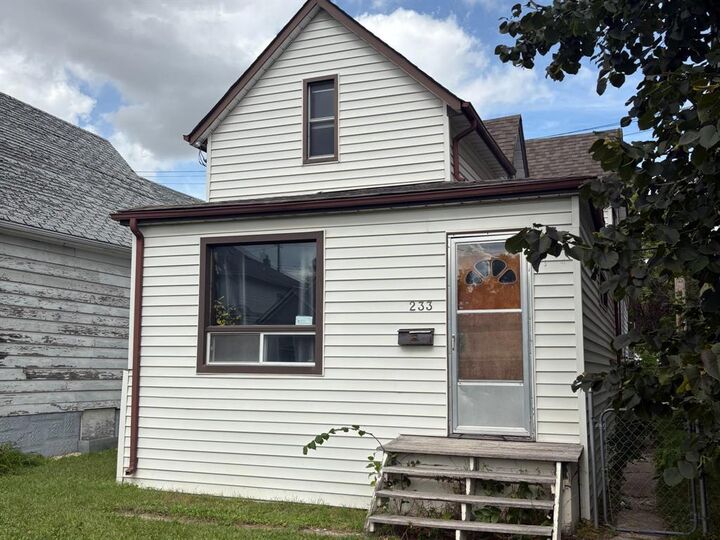 Property Photo:  233 Polson Avenue  MB R2W 0M9 