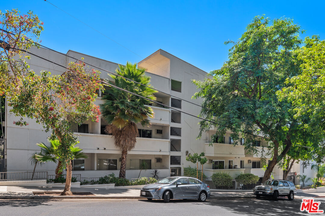 Property Photo: 960 Larrabee St, Unit 328 CA 90069