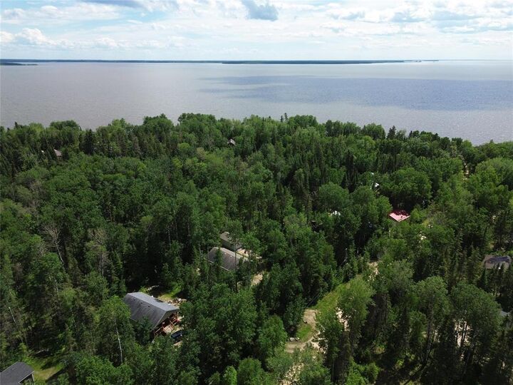 Property Photo:  11 Snowberry Place  MB R0C 1A0 