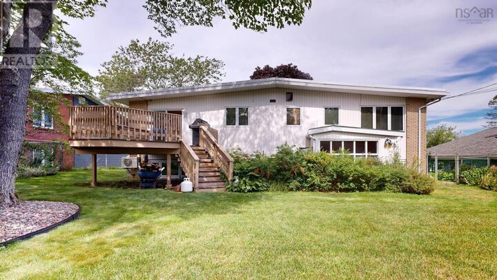 Property Photo:  Deepwood     Clayton Park Crescent 24  NS B3M 2Y5 