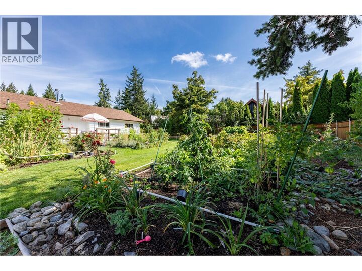 Property Photo:  1441 20 Avenue Southeast 7  BC V1E 2M9 