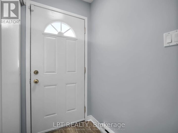 Property Photo: 51 Sholto Drive 100 ON N6E 2H9