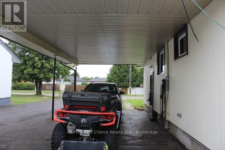 Property Photo:  2702 East Churchill Drive East  ON P7C 1V3 