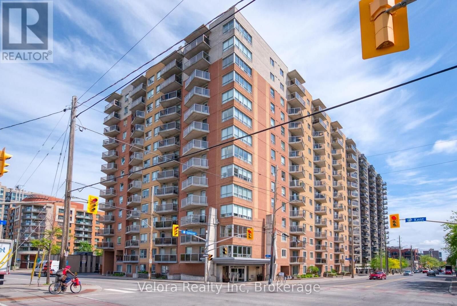 Property Photo: 429 Somerset Street West 414 ON K2P 0J4