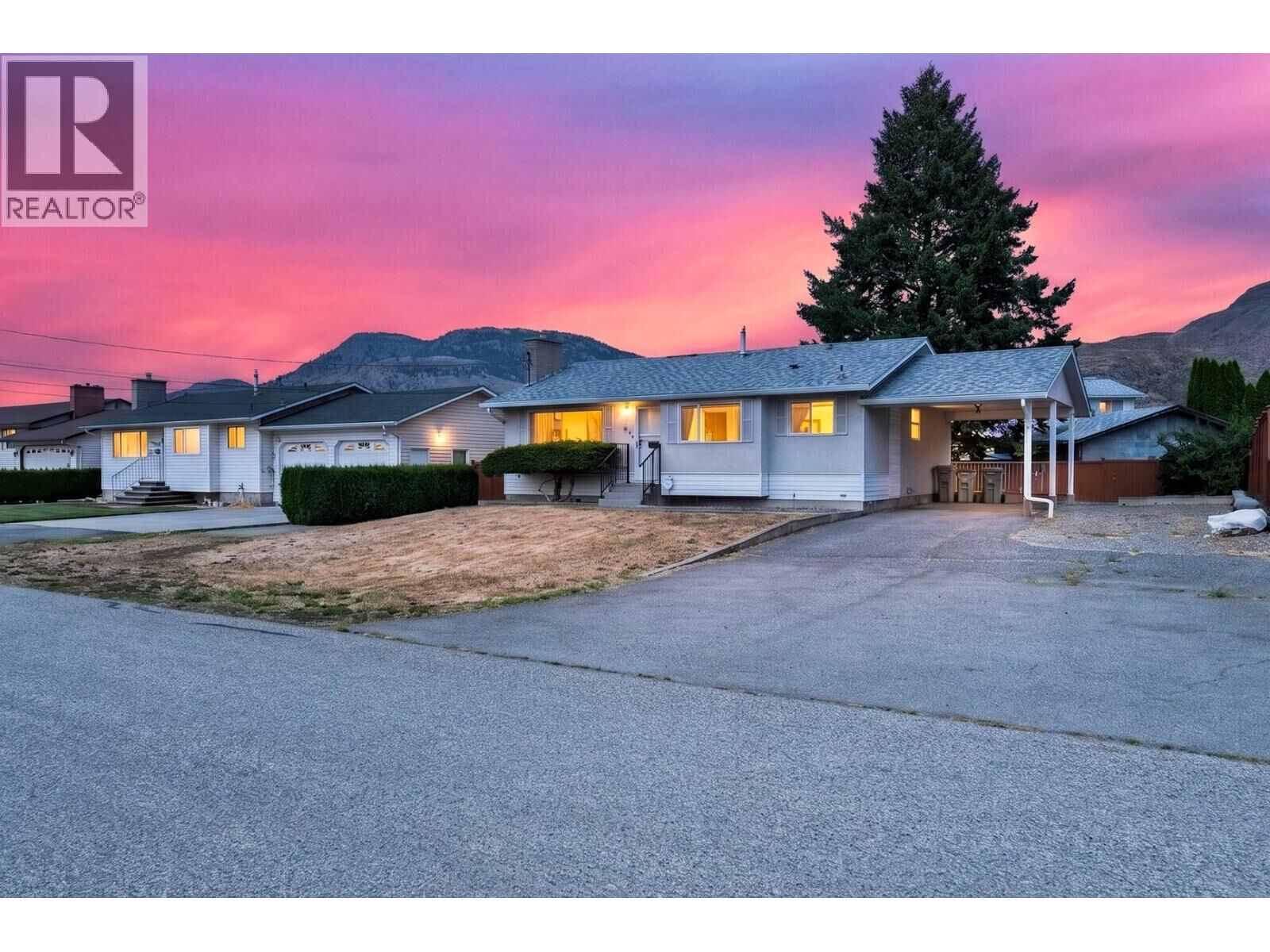 Property Photo:  2640 Argyle Avenue  BC V2B 4T8 