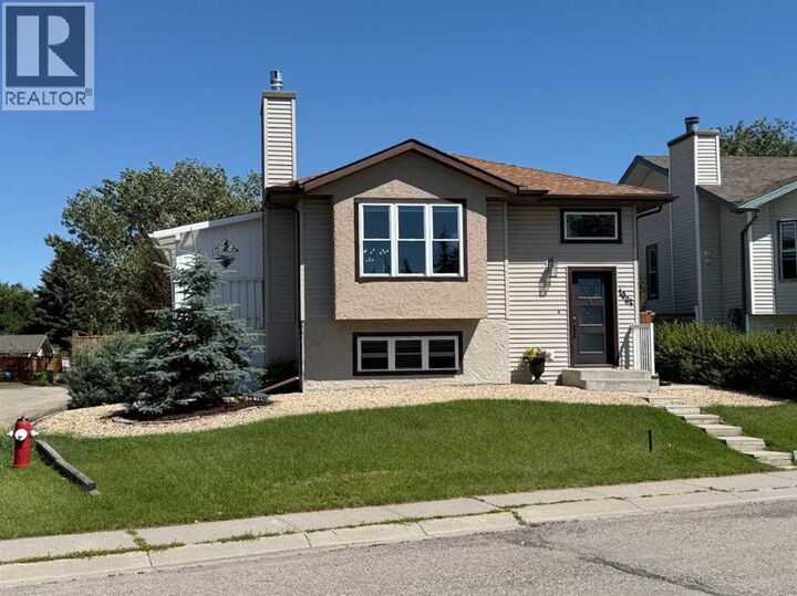 Property Photo:  1004 13 Street Southeast  AB T1V 1L4 