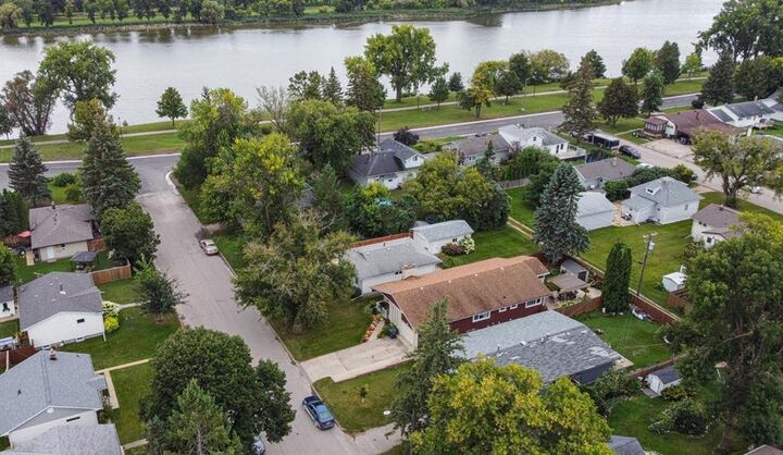 Property Photo:  49 15th Street Southwest  MB R1N 2V7 