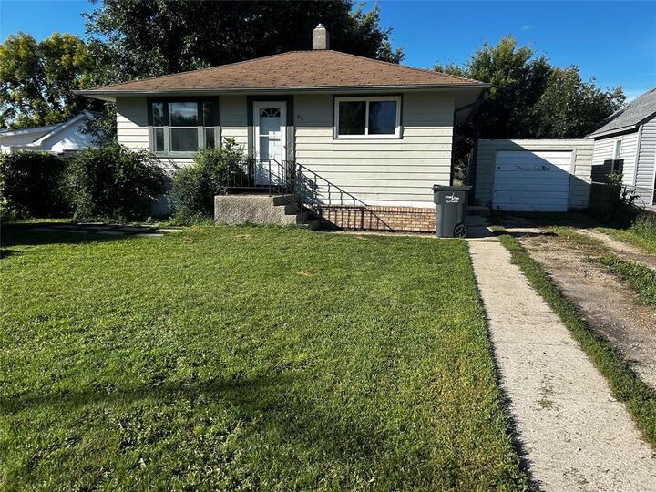 Property Photo: 810 Saskatchewan Avenue West MB R1N 0M8