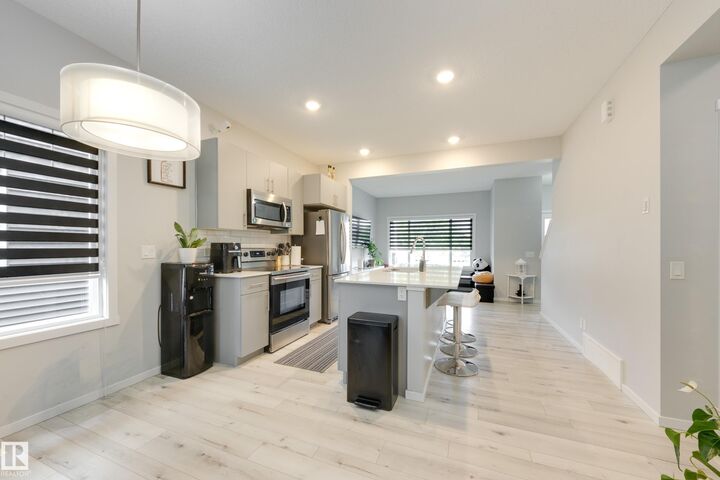 Property Photo: 6004 Rosenthal Way NW 5 AB T5T 7L1