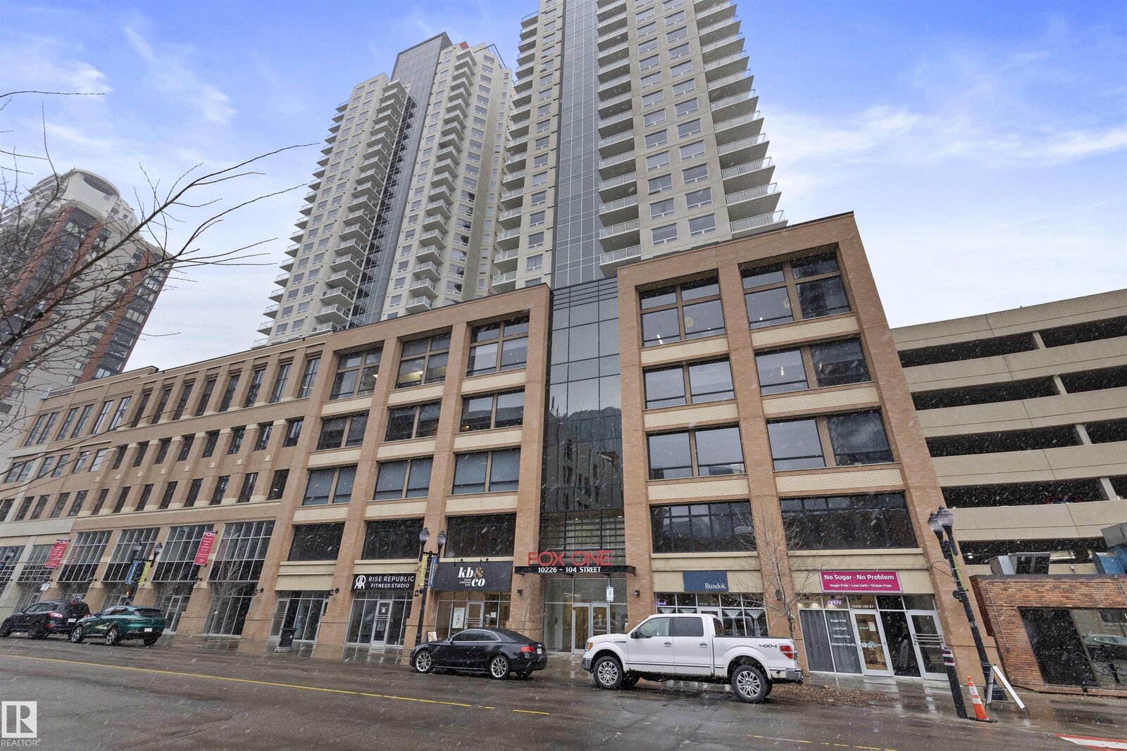 Property Photo: 10226 104 Street NW 905 AB T5J 1B8