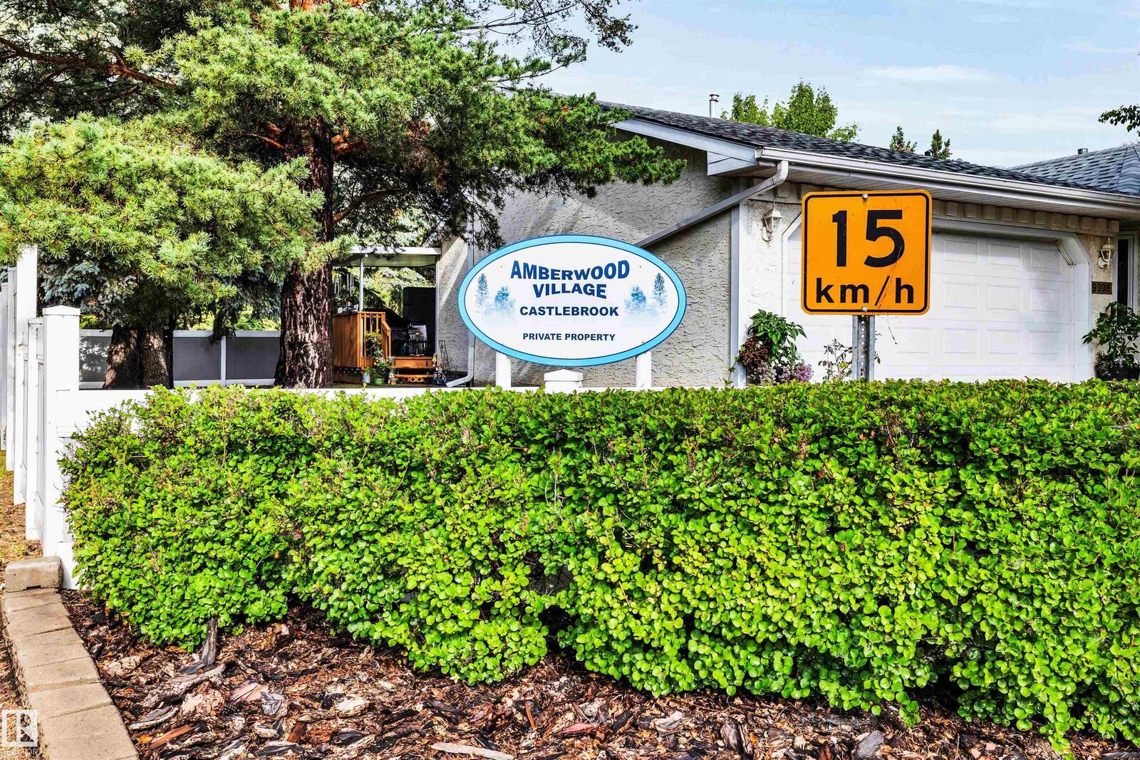 Property Photo:  9958 176 Avenue NW  AB T5X 5W1 
