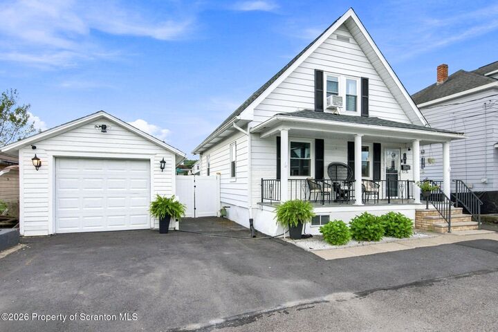 Property Photo:  109 Center Street  PA 18434 
