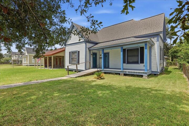 Property Photo:  1206 Pine Avenue  TX 77630 