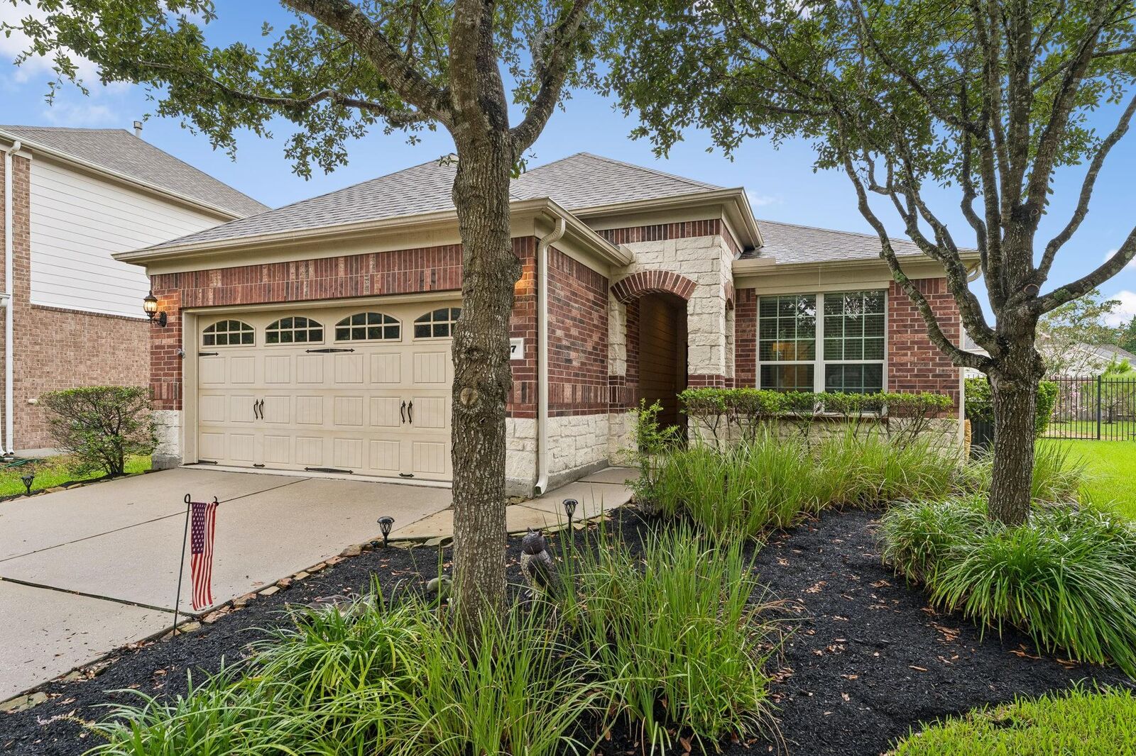 Property Photo:  47 Canterborough Place  TX 77375 
