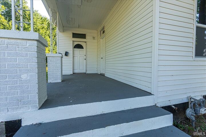 Property Photo:  1514 W Louisiana Street  IN 47710 