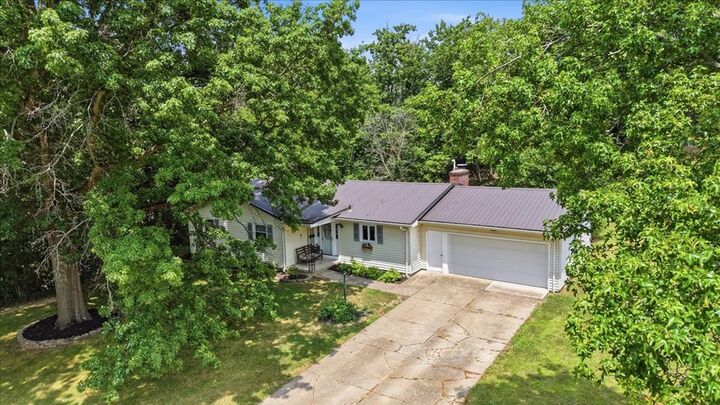 Property Photo:  929 Laurel Ave  OH 44805 
