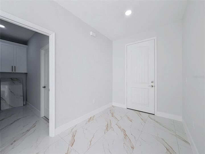 Property Photo:  27 N Calhoun Avenue  FL 32751 