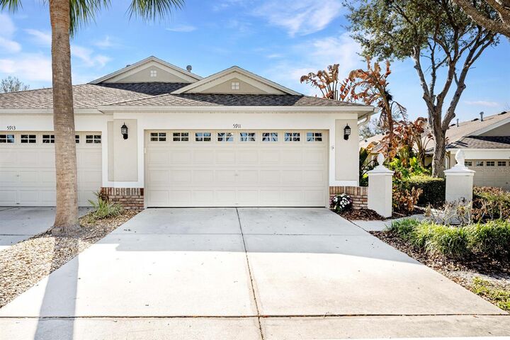 Property Photo:  5911 Phoebenest Drive  FL 33547 