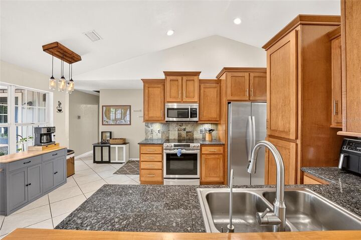 Property Photo:  1118 SW 82nd Terrace  FL 32607 