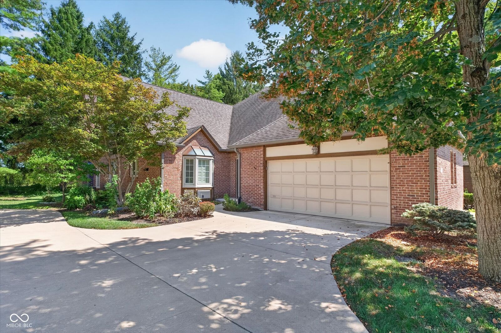 Property Photo:  1990 Oldfields Circle North Drive  IN 46228 