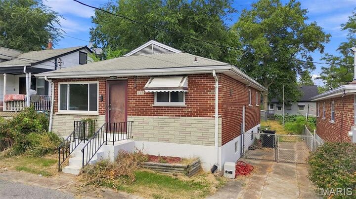 Property Photo:  113 E Cartwright Avenue  MO 63125 