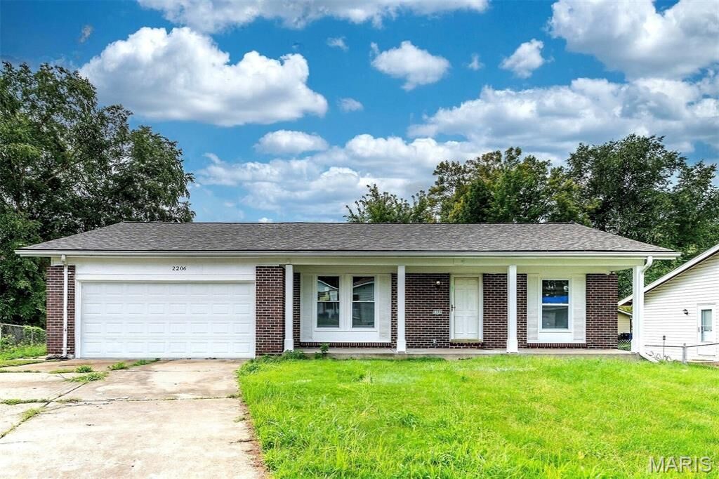 Property Photo: 2206 Outlook Drive MO 63136