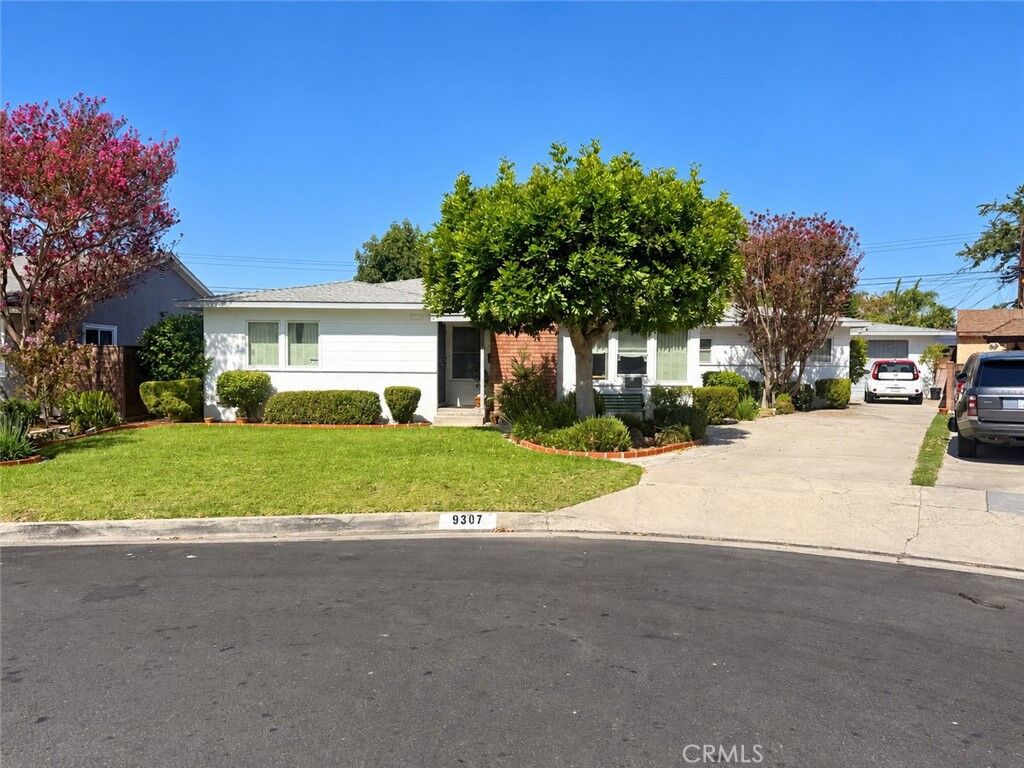 Property Photo: 9307 Hasty Ave CA 90240