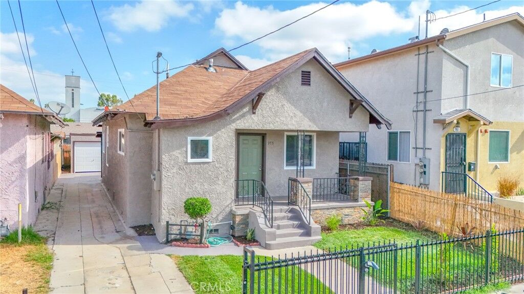 Property Photo:  975 E 43rd  CA 90011 