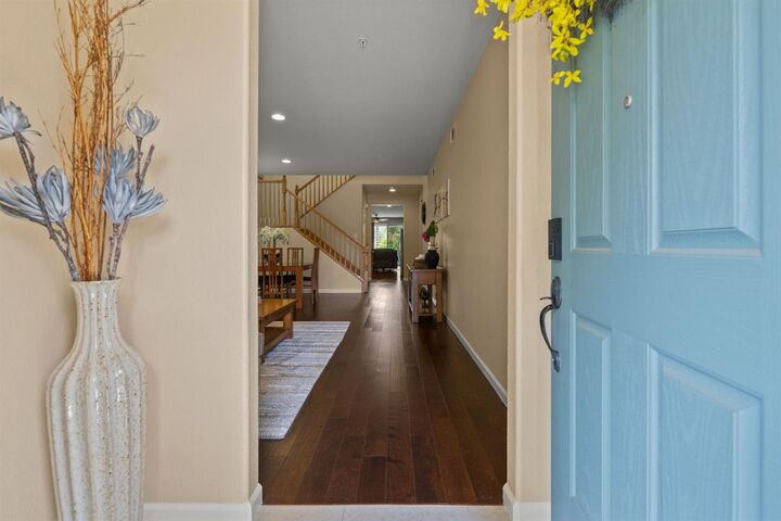 Property Photo: 709 Pekin Court CA 95747