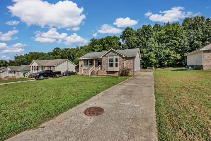 Property Photo:  274 Moncrest Dr  TN 37042 