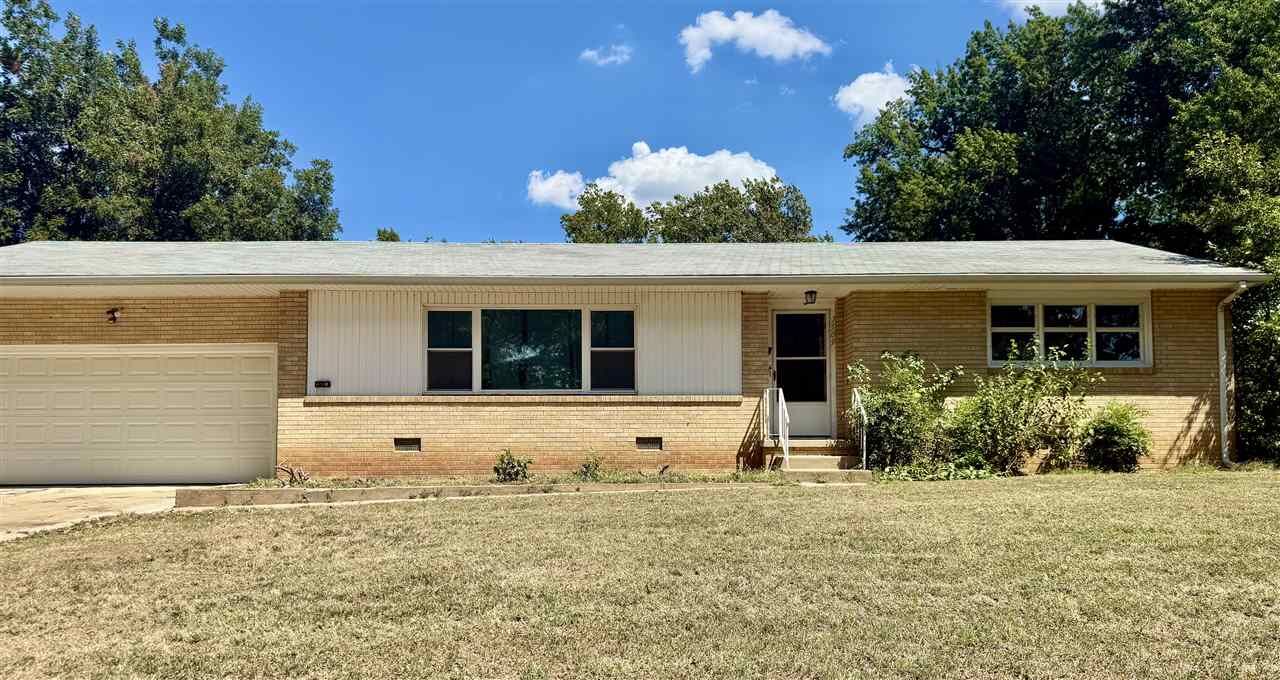 Property Photo: 1509 De Soto OK 74604