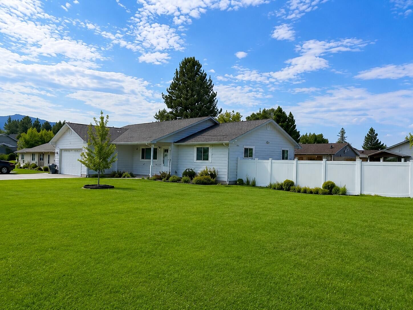 Property Photo: 154 E Evergreen Dr WA 99141