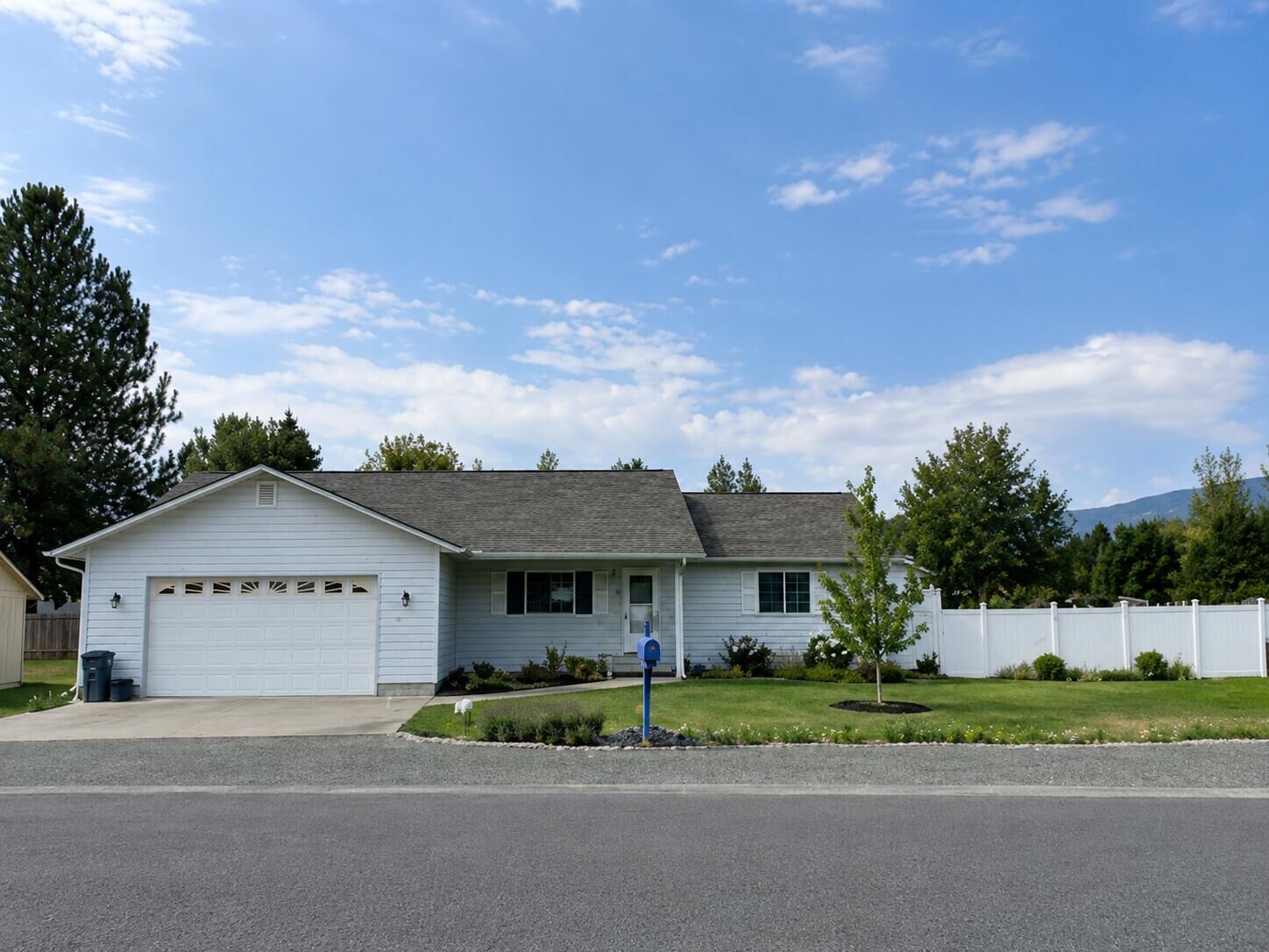 Property Photo: 154 E Evergreen Dr WA 99141