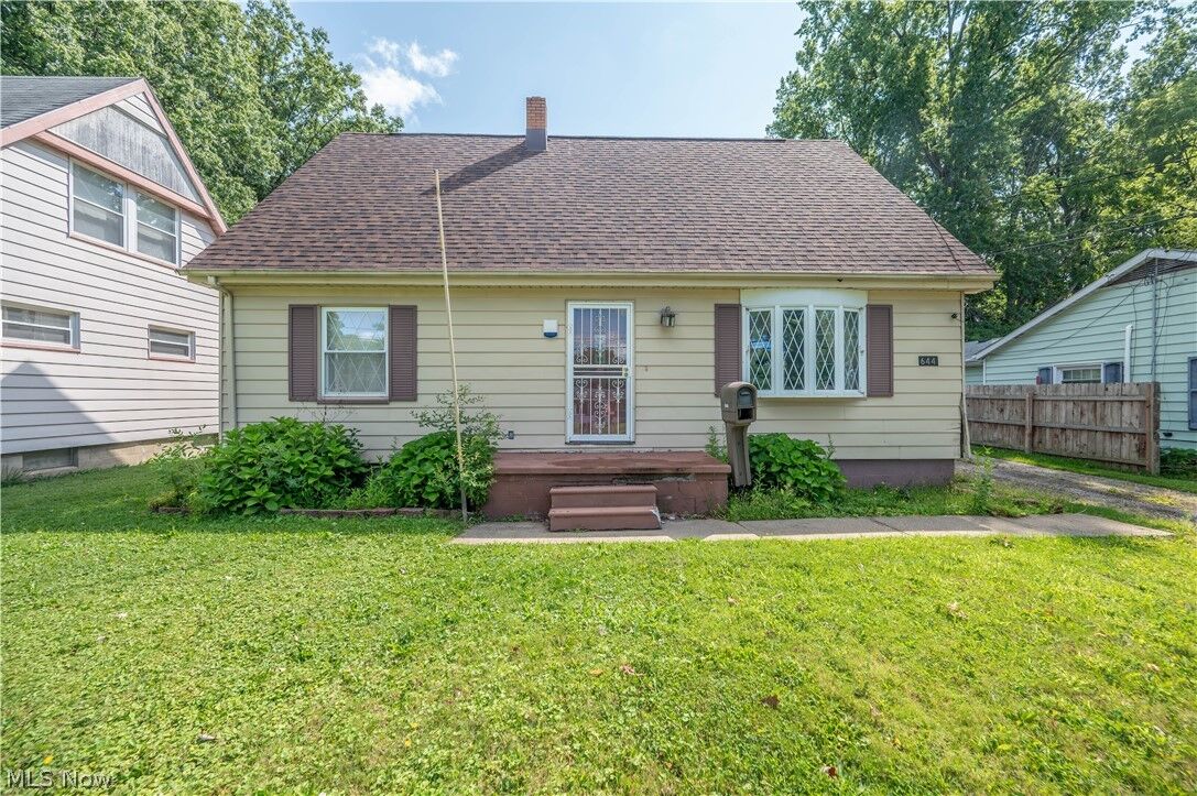 Property Photo: 644 Southern Boulevard NW OH 44485