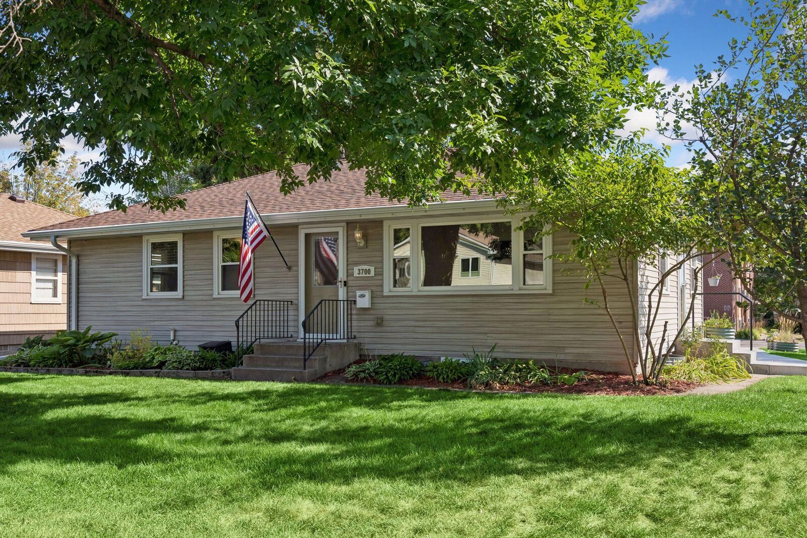 Property Photo:  3700 Hubbard Avenue N  MN 55422 