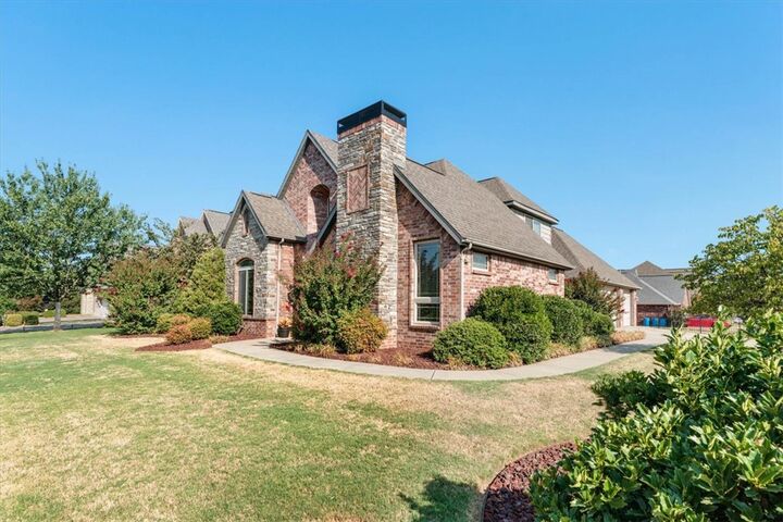 Property Photo:  1700 SW Gosford Avenue  AR 72713 