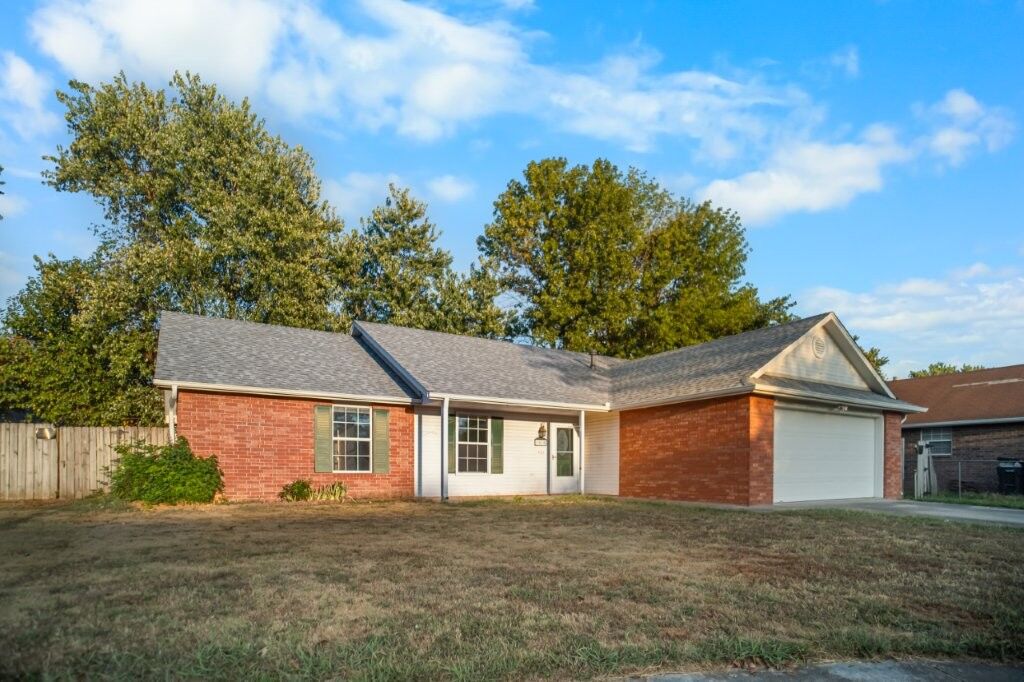 Property Photo: 1015 N 26th Street AR 72756