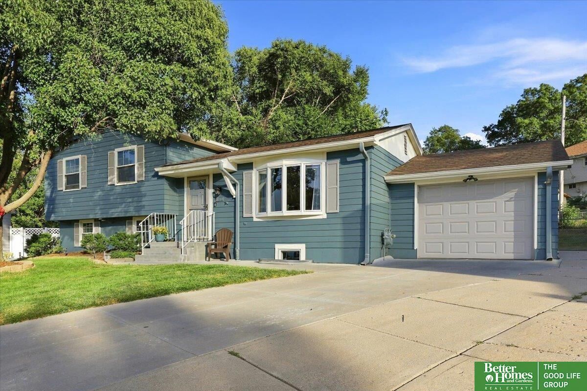 Property Photo:  11505 Oak Circle  NE 68114 