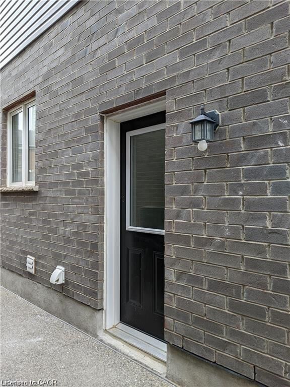 Property Photo:  727 Thomas Slee Drive  ON N2P 0J4 